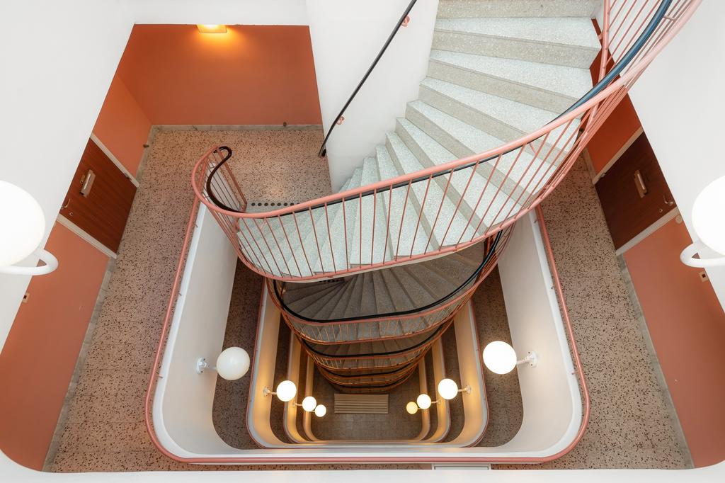 Vackert Art Deco inspirerat trapphus på Brf Hiertagården