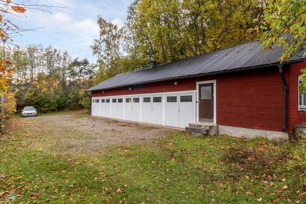 Gemensamma förråd samt garage.