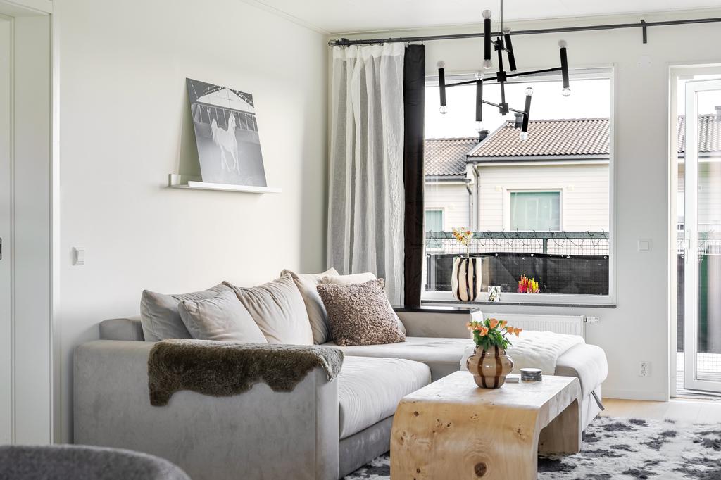 Plats för soffa vid fönstret 