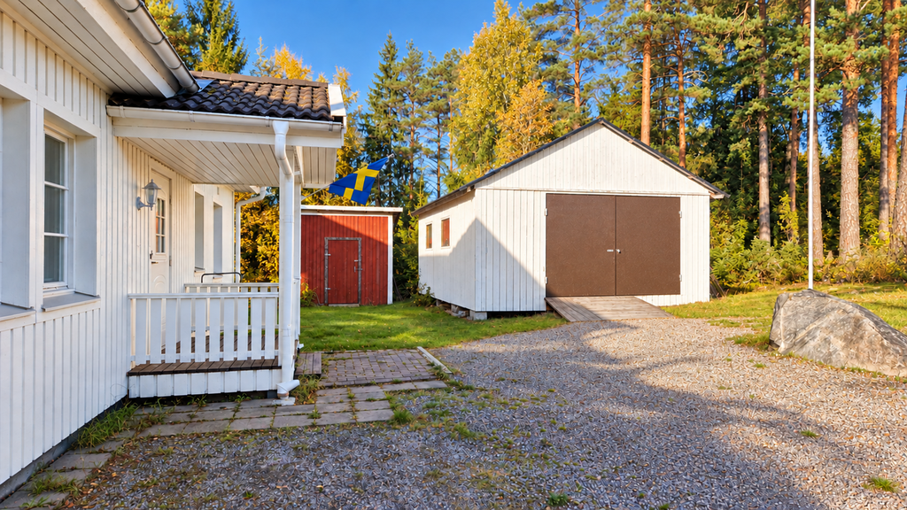 Entré och förråd samt snickarverkstad