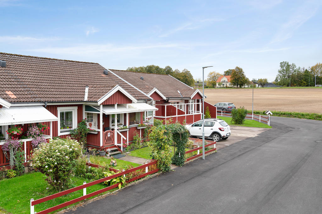 Gårdsvy från gatan
