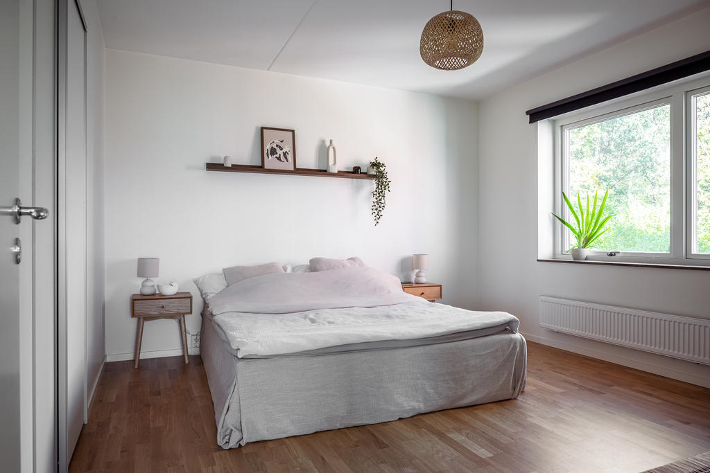 Ett stort och härligt master bedroom.