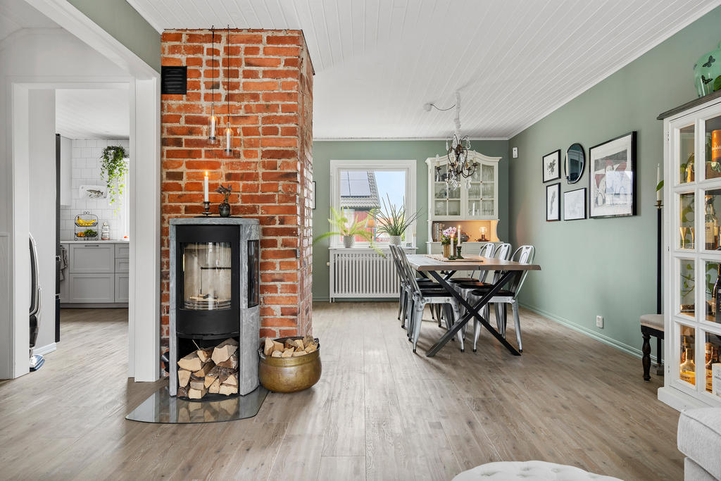 Kamin som ger värme för mysiga kvällar