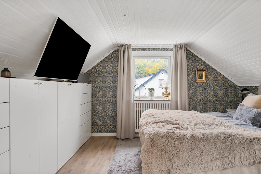 Sovrum två med plats för dubbelsäng