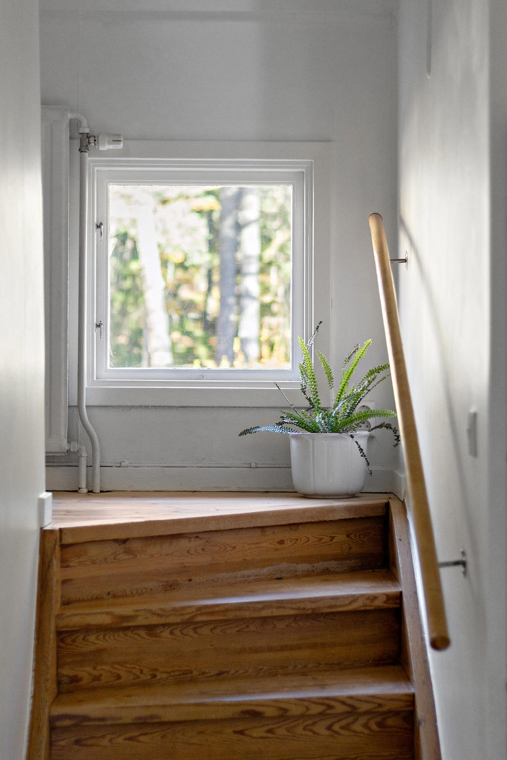 Trappa som leder upp till övre plan