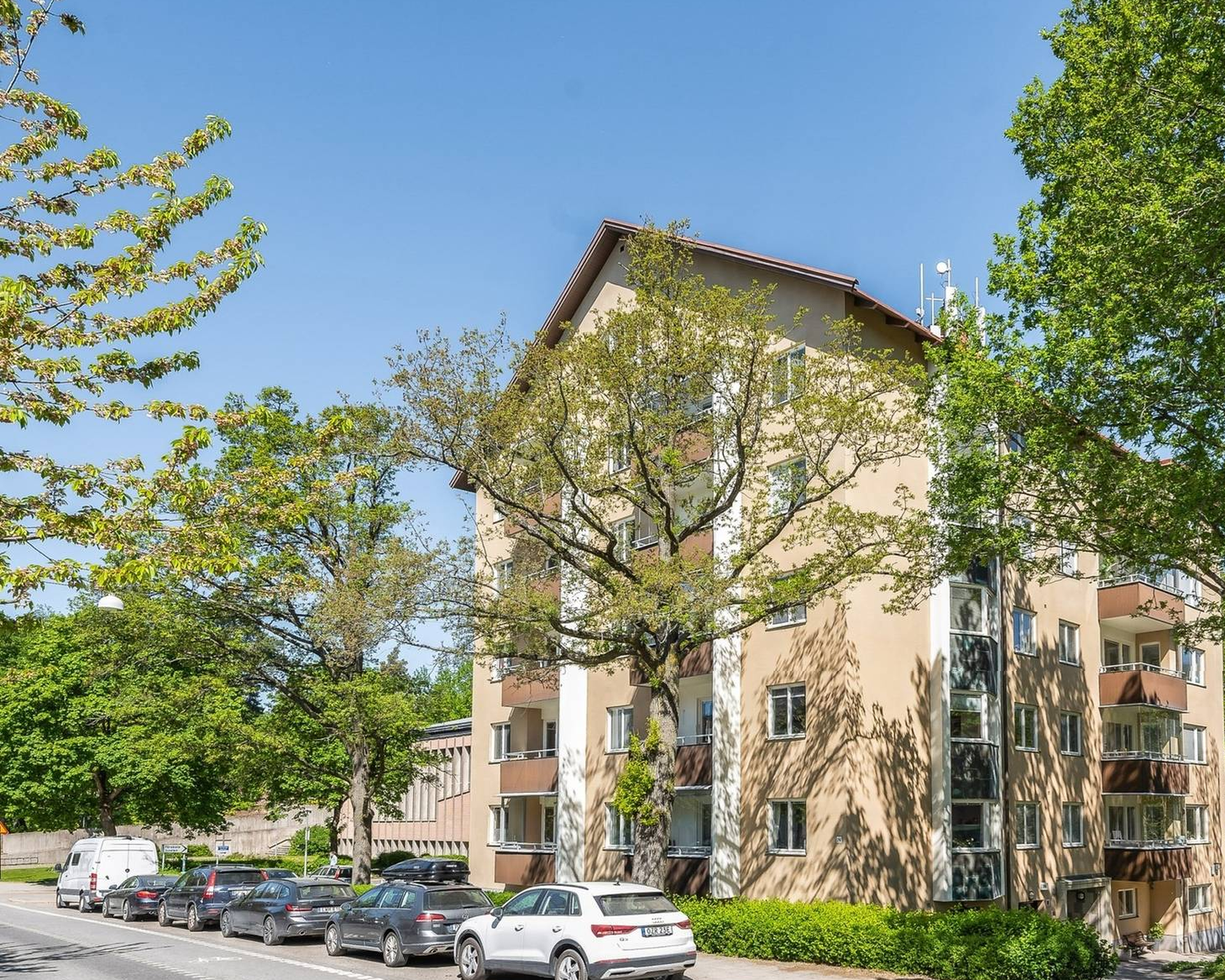 Solna, Råsunda, Råsundavägen
