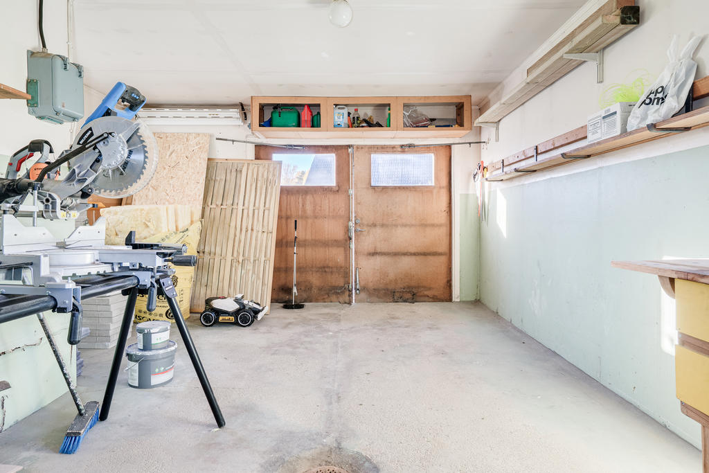 Garage.