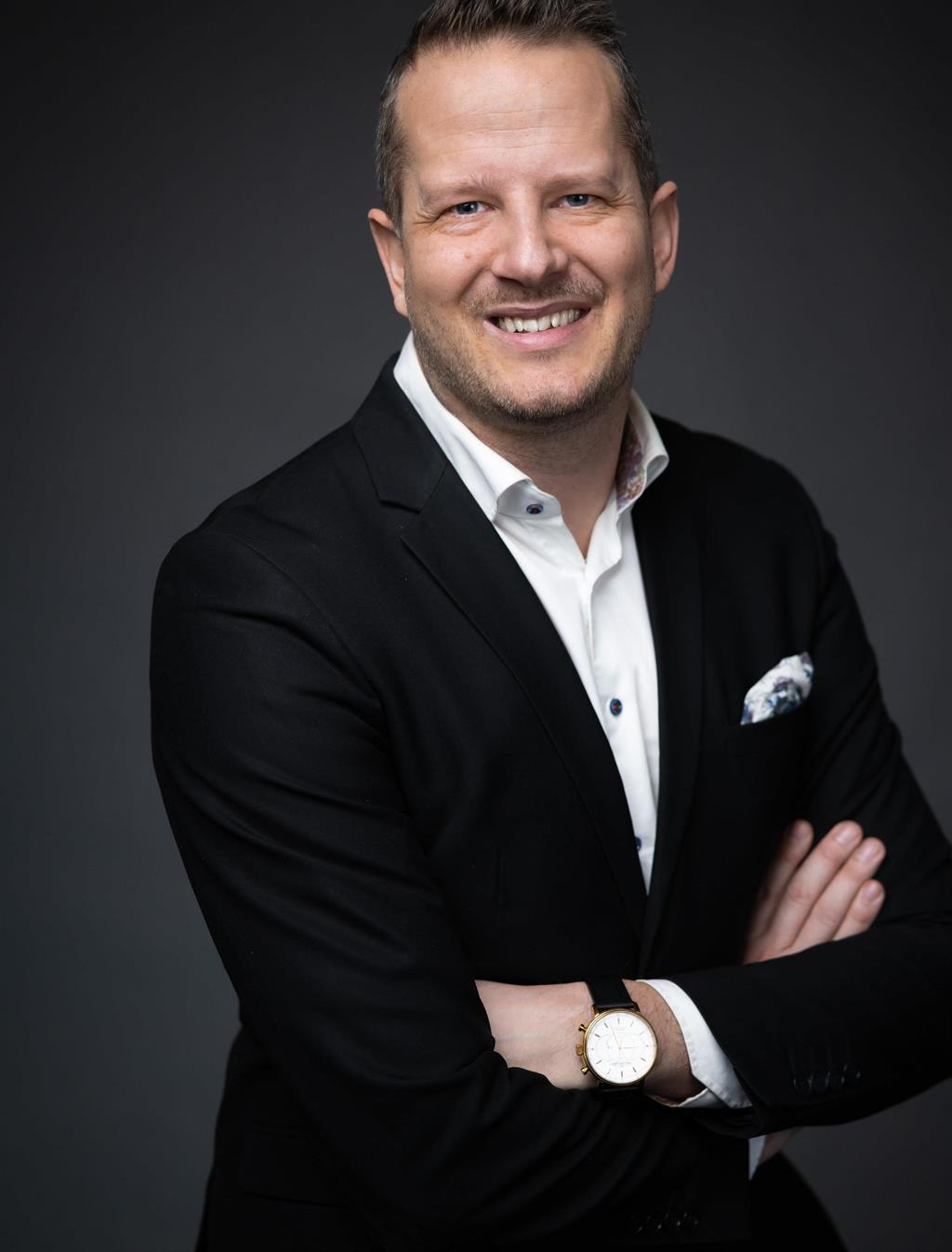 Pär Åkerström, Mäklare Svensk Fastighetsförmedling