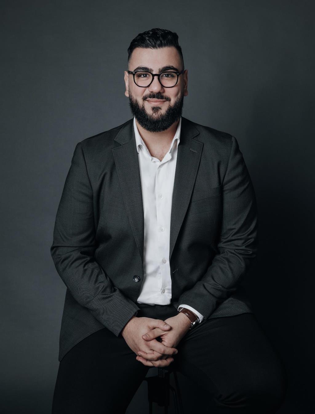 Yusuf Onur, Mäklare Svensk Fastighetsförmedling