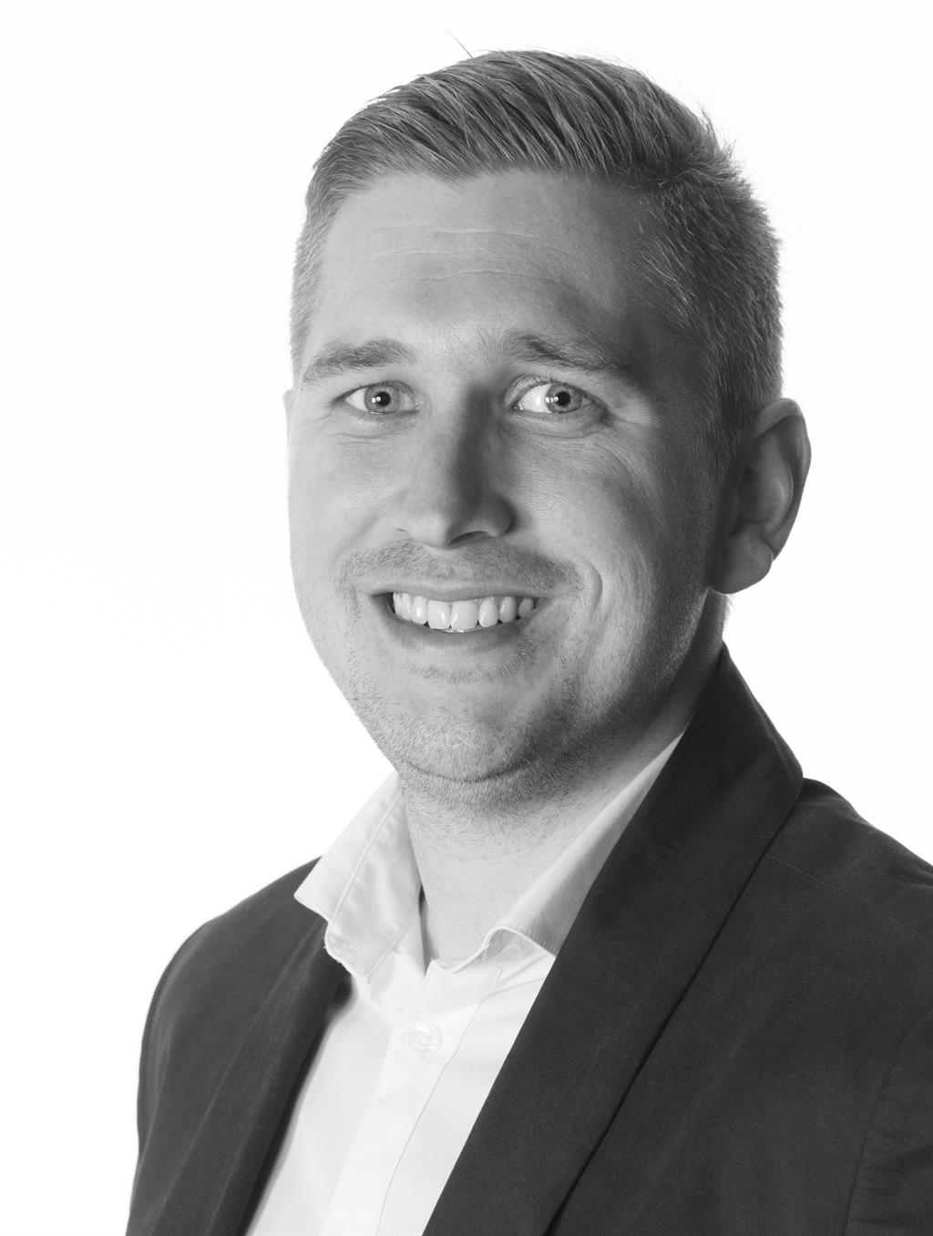 Robert Almgren, Mäklare Svensk Fastighetsförmedling