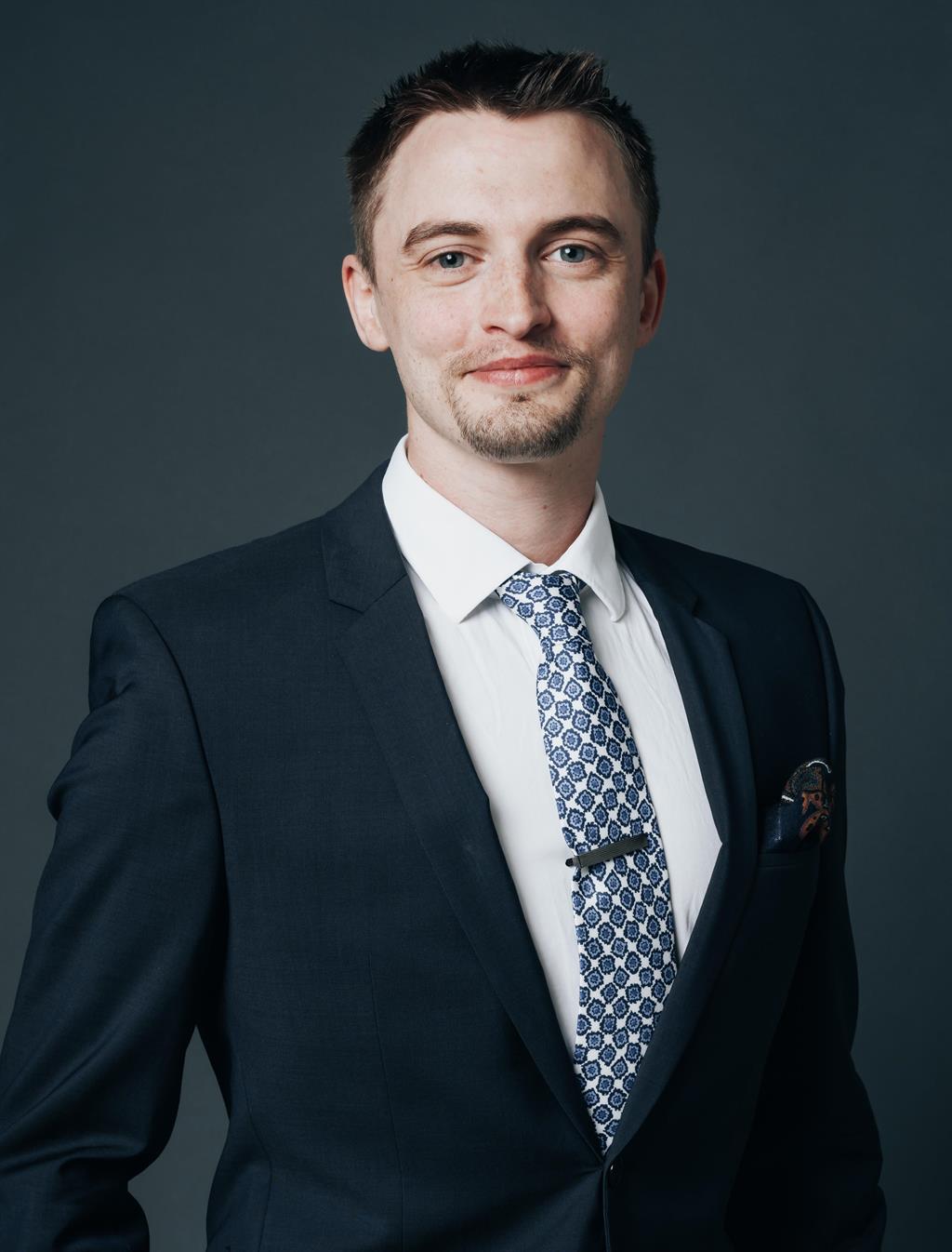Alexander Larsson, Mäklare Svensk Fastighetsförmedling