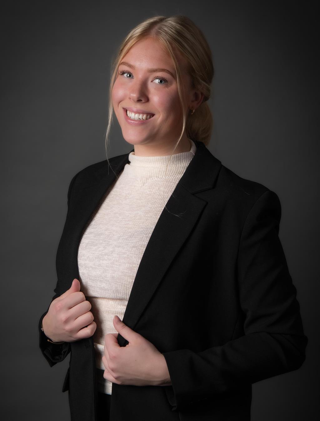 Matilda Gibrand, Mäklare Svensk Fastighetsförmedling