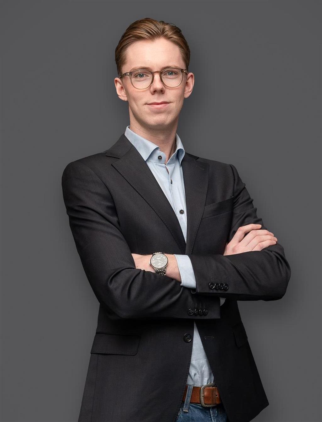 Edvin Arnesson, Mäklare Svensk Fastighetsförmedling
