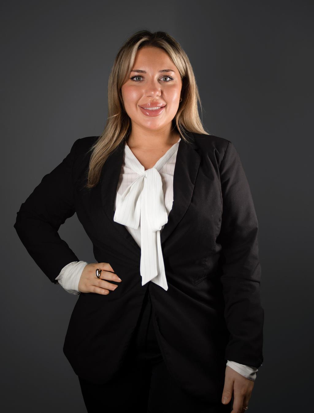 Nicole Pigall, Mäklare Svensk Fastighetsförmedling