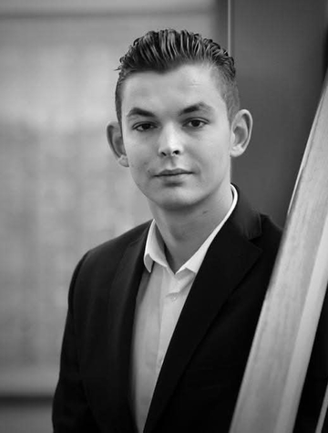 Harrie Van den Boomen, Real estate agent Svensk Fastighetsförmedling